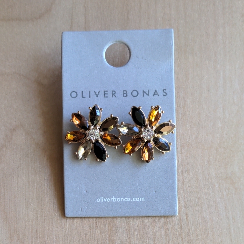 Gold and Black Star Stud Earrings with Elegant Design